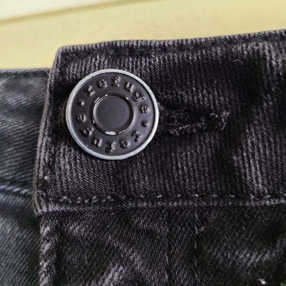 Refuge Distressed Shorts   - Picture 2 of 7